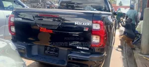 Toyota Hilux 2022 Black