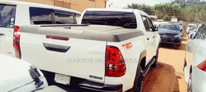 Toyota Hilux 2020 Off white