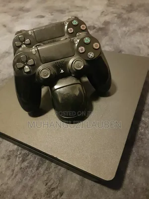 Ps4 Slim ,2 Orignal Pads and Wireless Charger