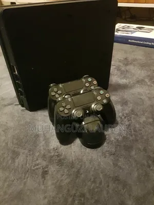 Ps4 Slim ,2 Orignal Pads and Wireless Charger
