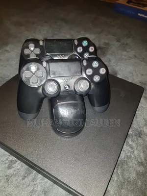 Ps4 Slim ,2 Orignal Pads and Wireless Charger