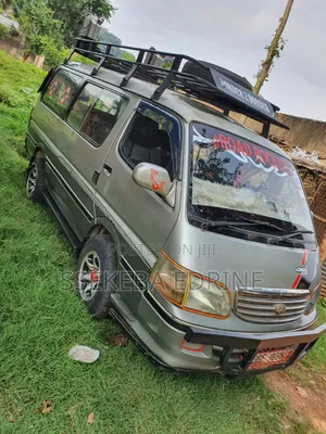 Toyota HiAce 2001 Silver