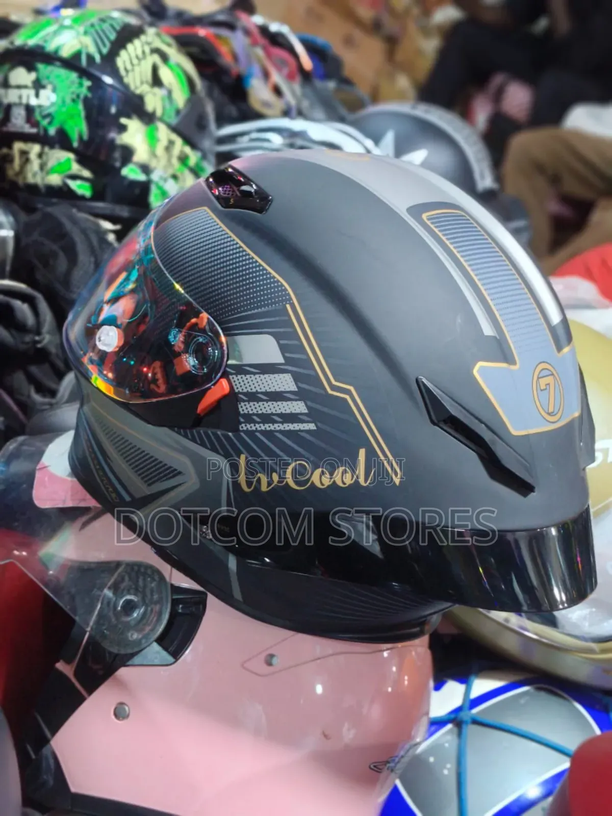 Lv Cool Full-face Motorcycle Helmet