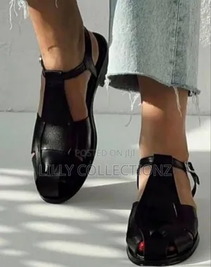 Closed Causal Toe Sandals