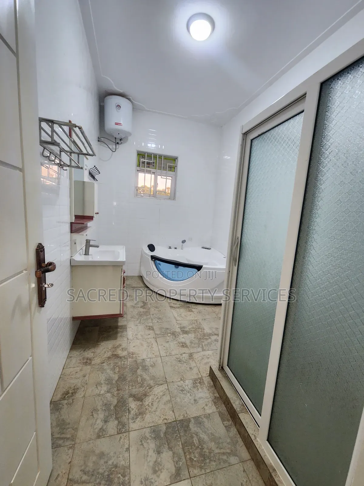 5bdrm Apartment in Najjera, Kira for sale