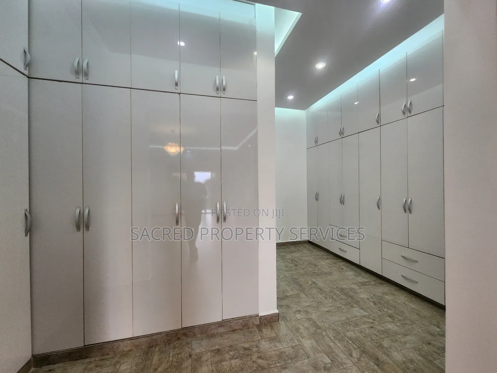 5bdrm Apartment in Najjera, Kira for sale