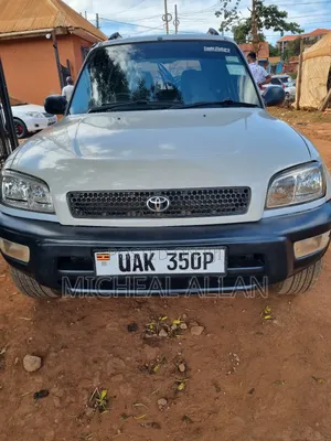 Toyota RAV4 Automatic 2000 White