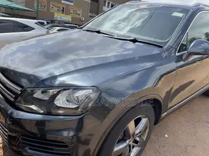 Volkswagen Touareg 2012 Gray