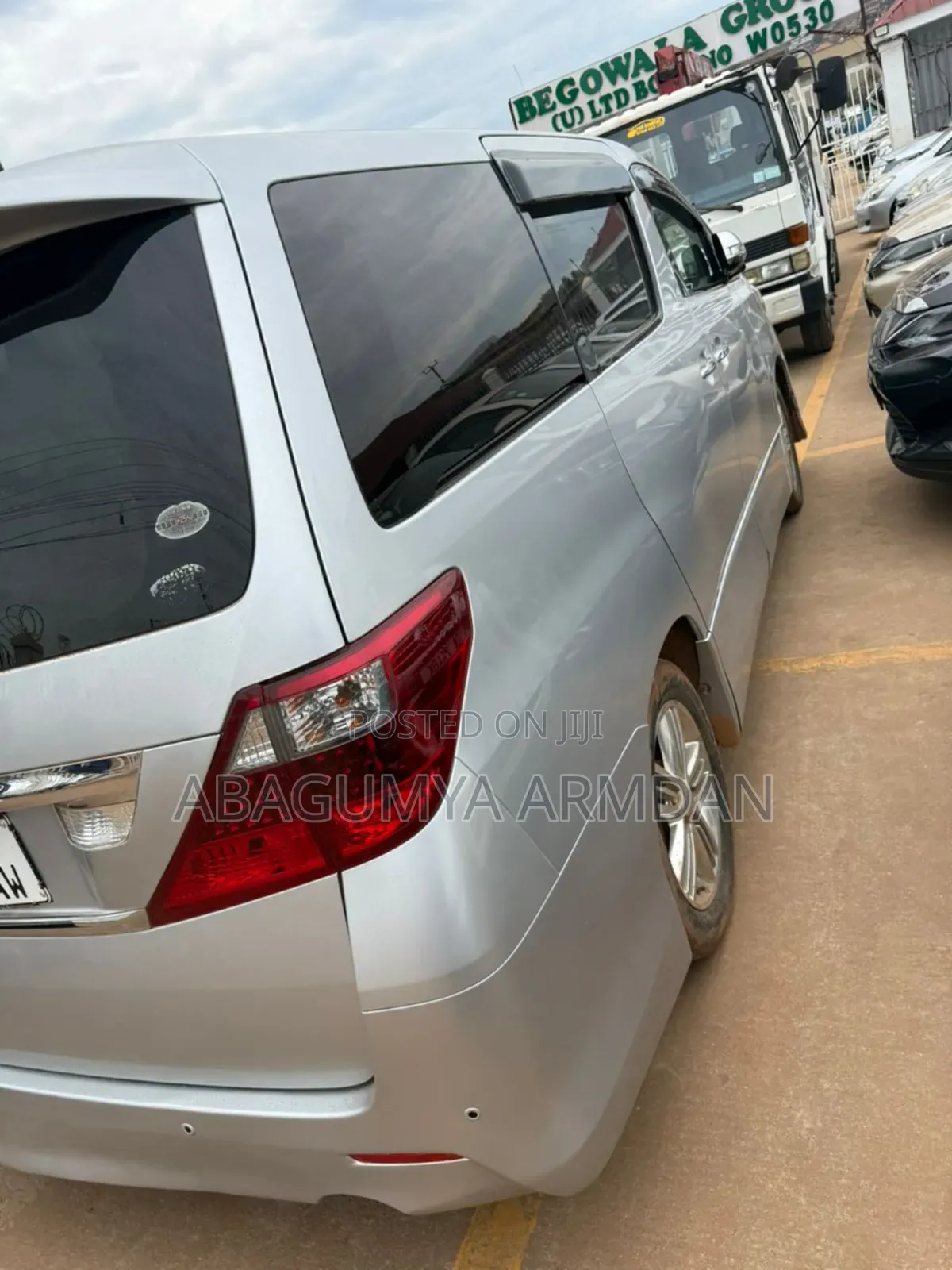 Toyota Alphard 2.4 Petrol FWD 2011 Silver