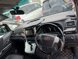 Toyota Alphard 2.4 Petrol FWD 2011 Silver