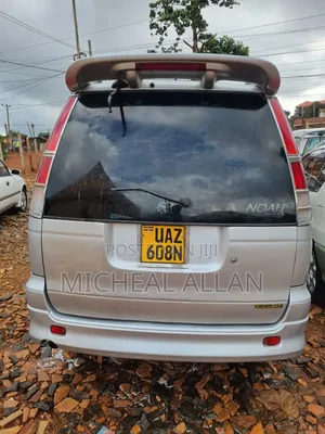Toyota Noah 2001 Silver