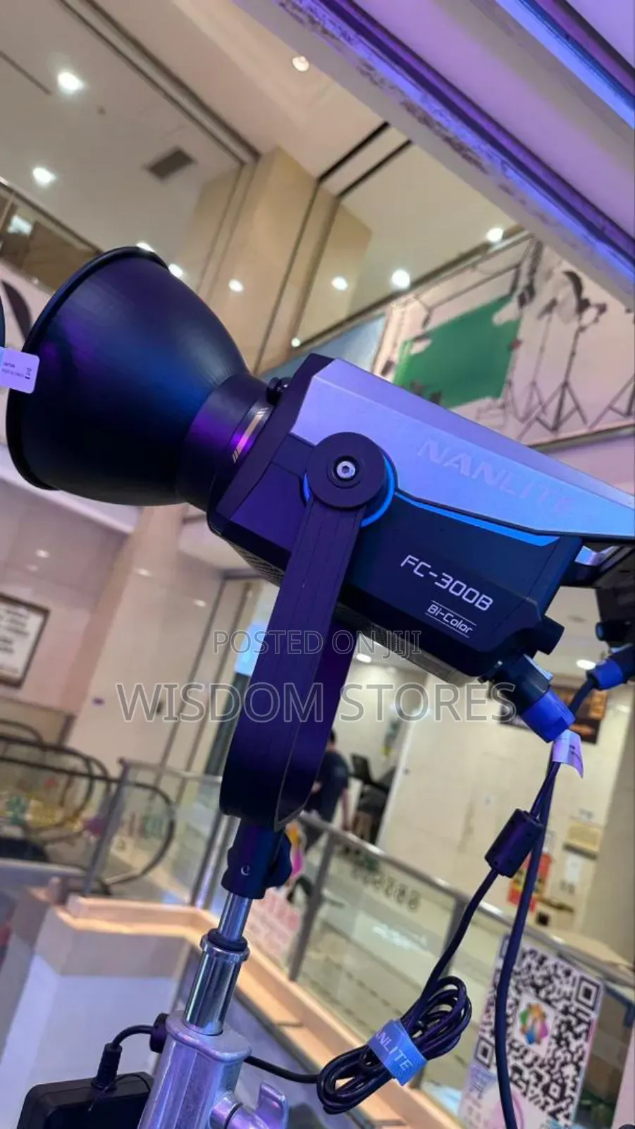 Nanlite Fc300b Bi-color Led Spotlight.