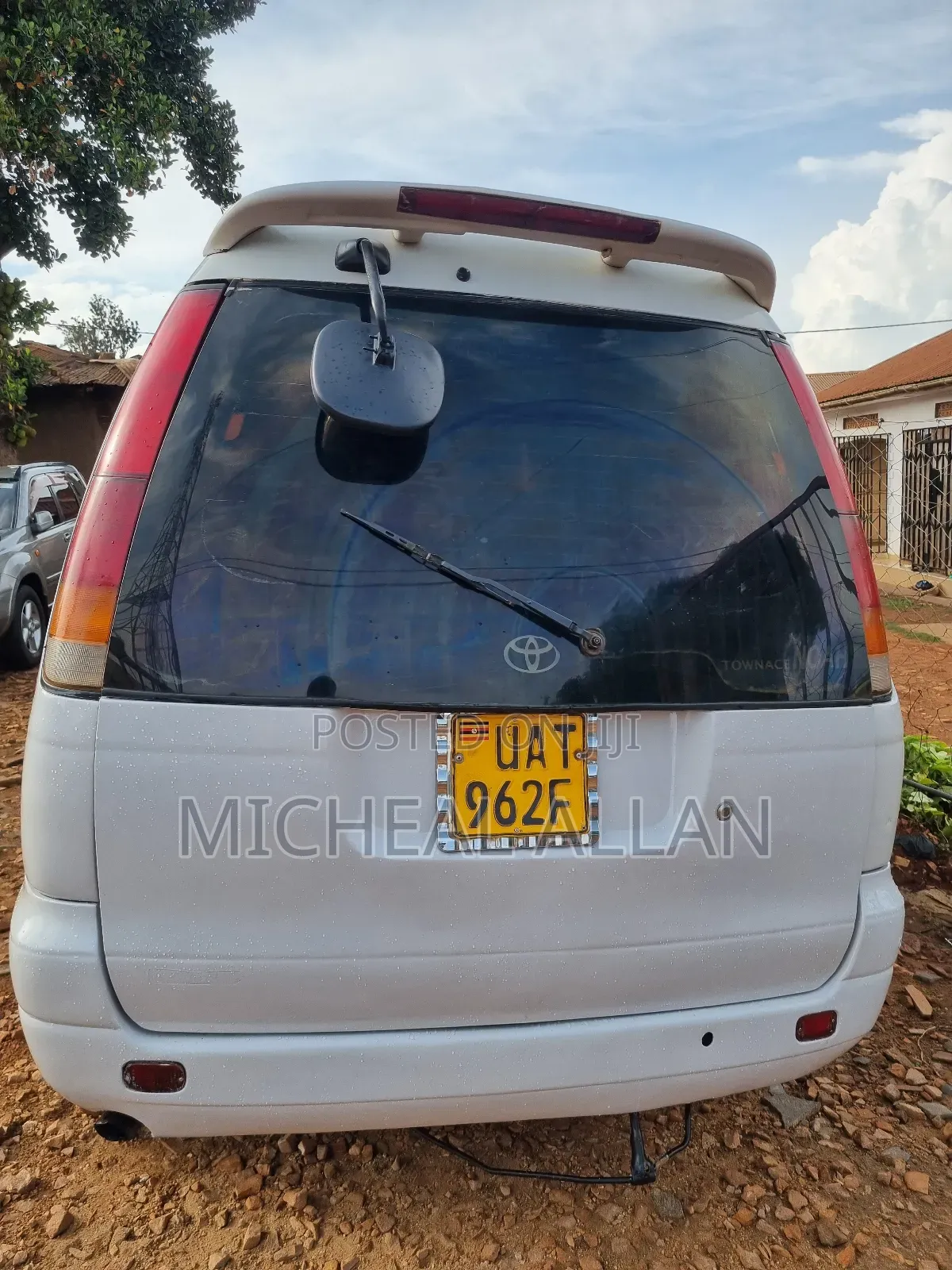 Toyota Noah 2001 White