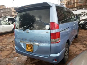 Toyota Noah 2005 Blue