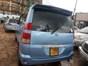 Toyota Noah 2005 Blue