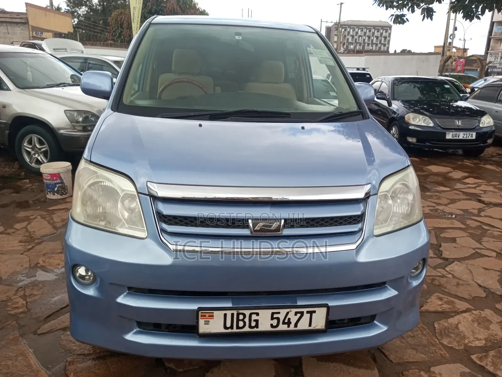 Toyota Noah 2005 Blue