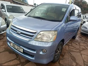 Toyota Noah 2005 Blue