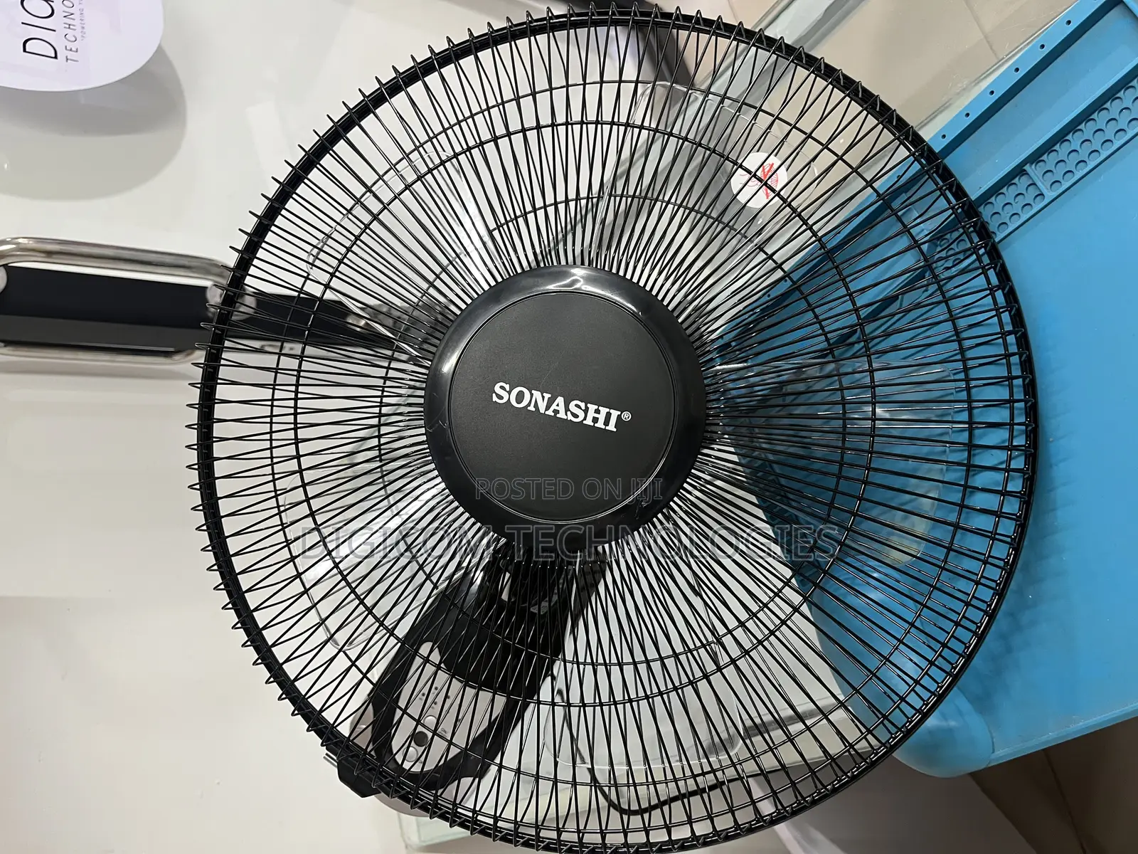 Sonashi Wall/Stand Fan With Remote