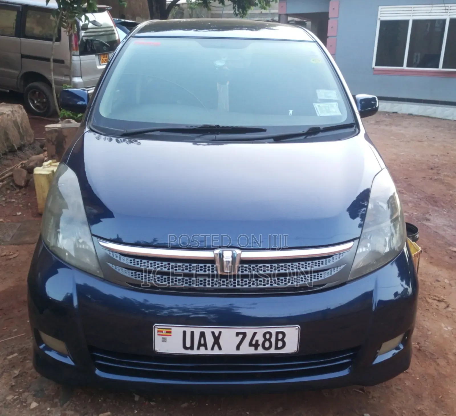 Toyota ISIS 2005 Blue