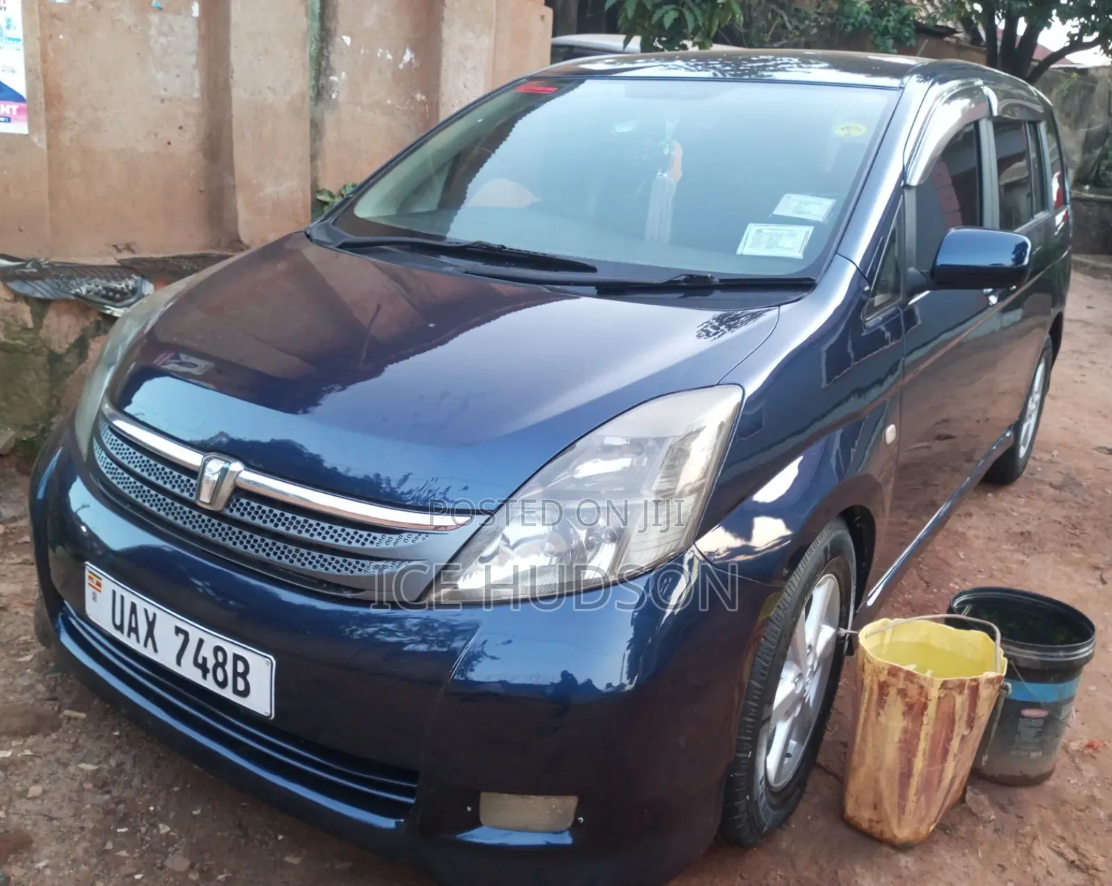 Toyota ISIS 2005 Blue