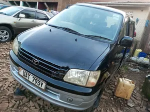 Toyota Noah 2002 Gray