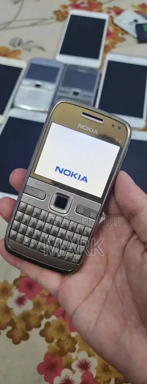 Nokia E72 Gold