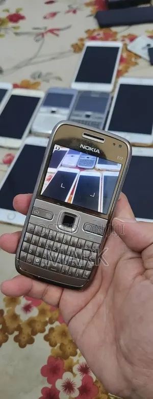 Nokia E72 Gold