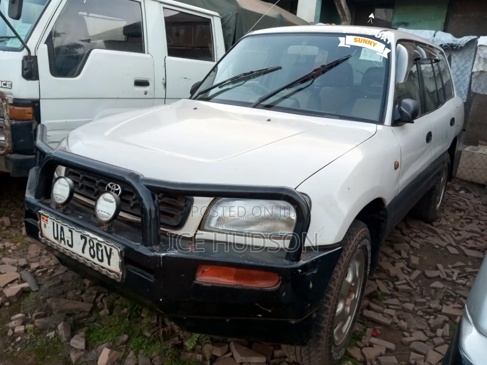 Toyota RAV4 1999 White