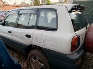 Toyota RAV4 1999 White