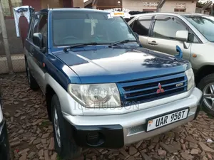 Mitsubishi Pajero IO 2000 Blue
