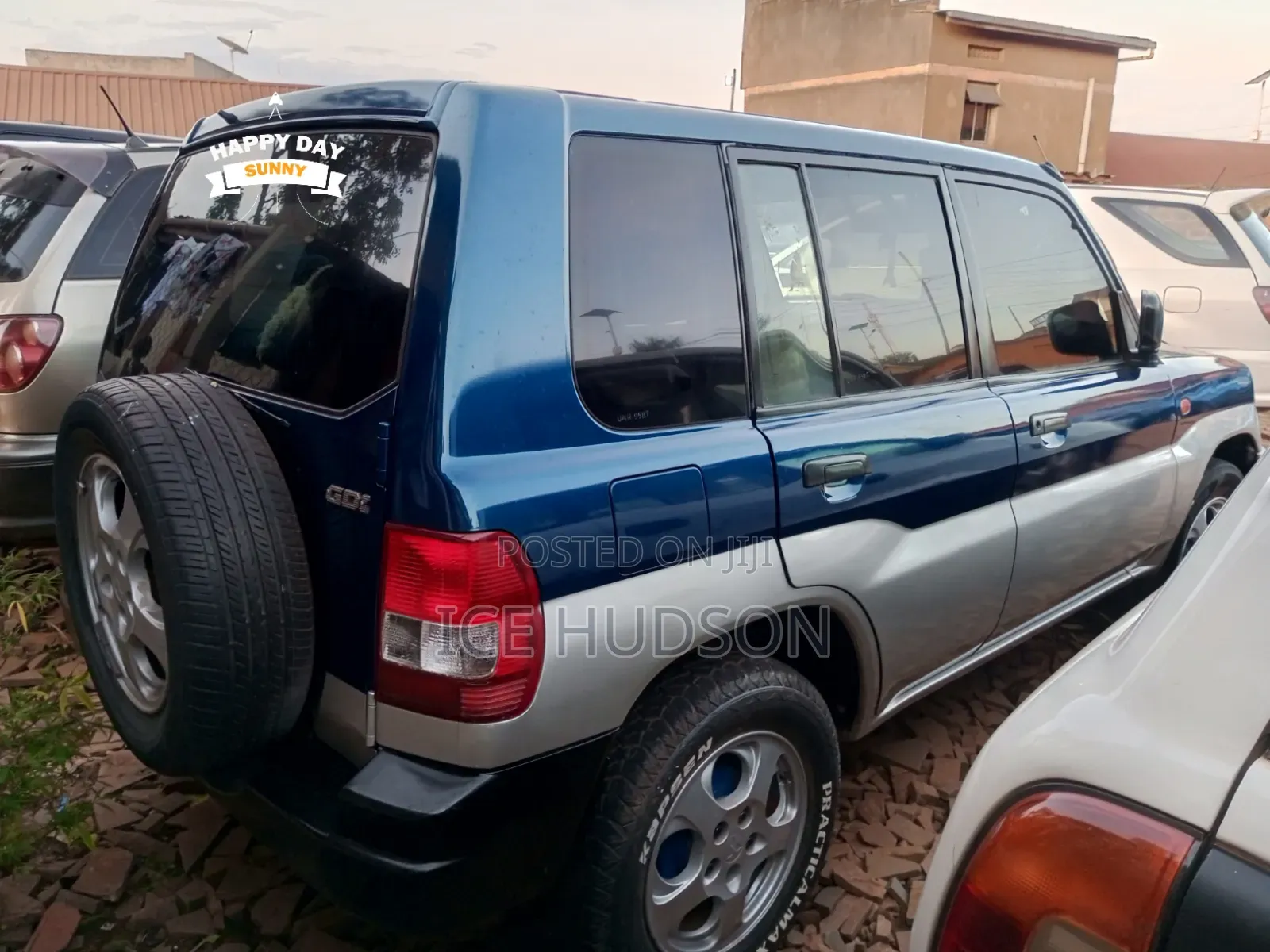 Mitsubishi Pajero IO 2000 Blue
