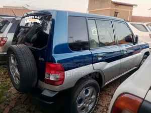 Mitsubishi Pajero IO 2000 Blue