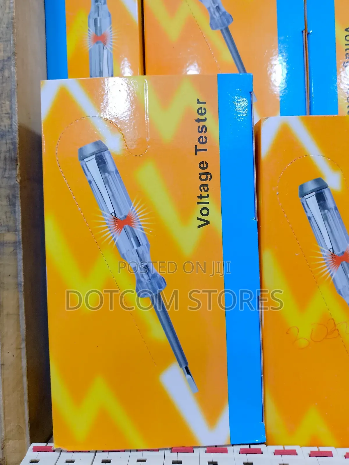 Screwdriver-Style Voltage Tester