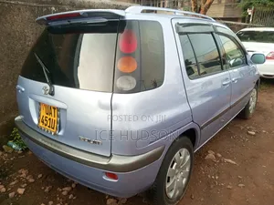 Toyota Raum 2002