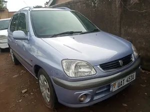 Toyota Raum 2002