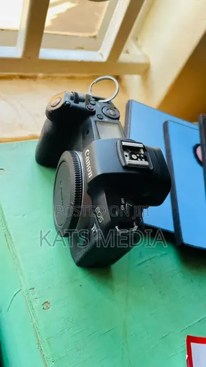 Canon Camera R