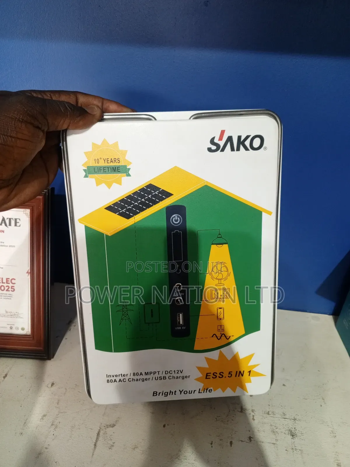 All in One 900wh Lithium Battery 300w Inverter Solar Power Station