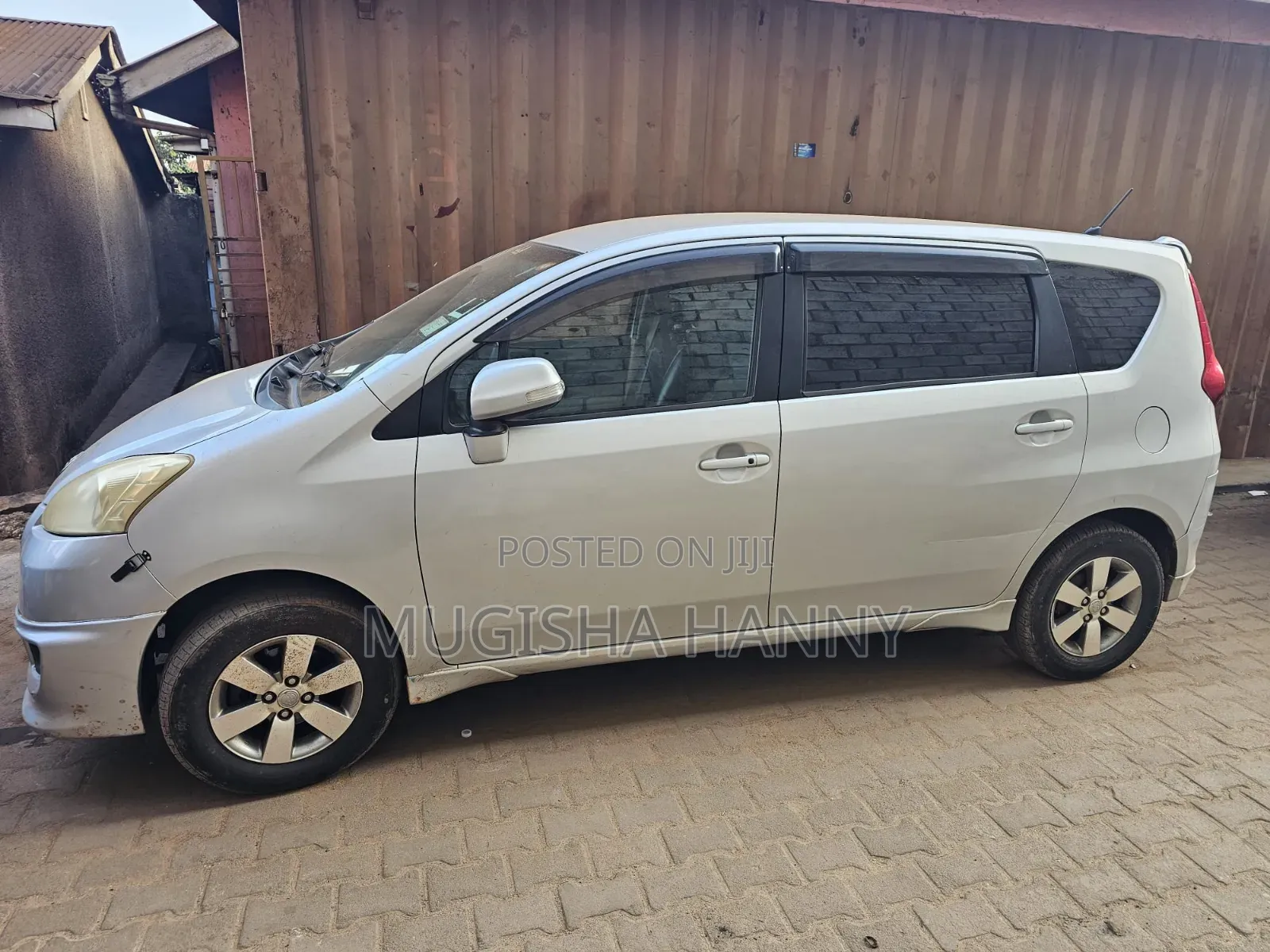 Toyota Passo Sette 1.5 AWD 2009 Silver