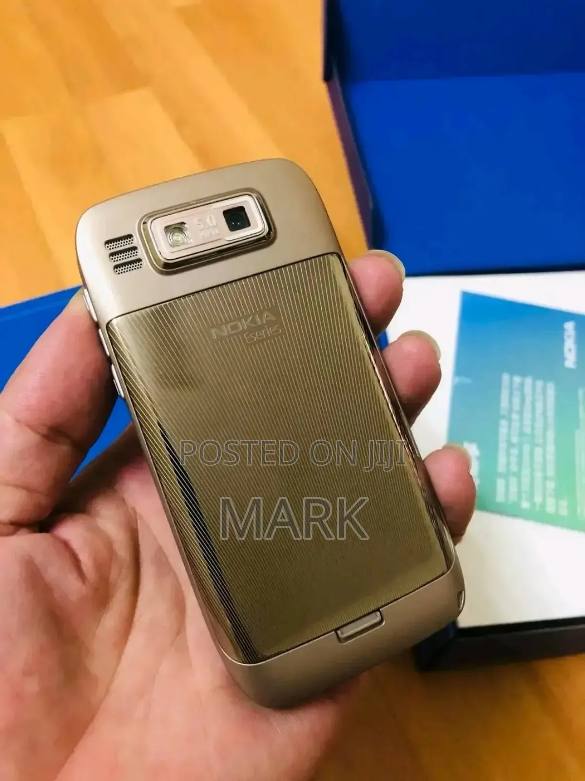 Nokia E72 Gold