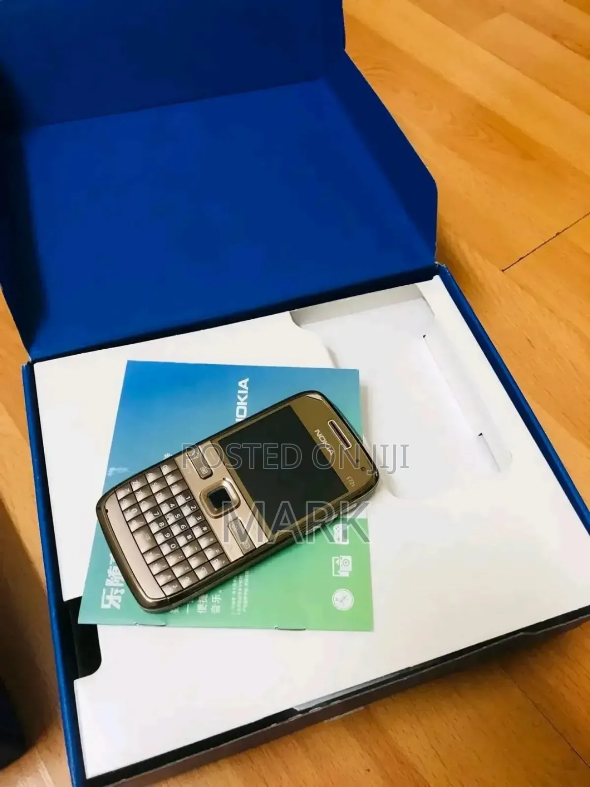 Nokia E72 Gold