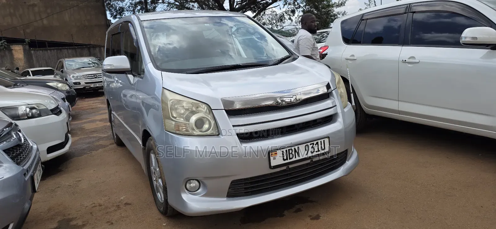 Toyota Noah 2010 Silver