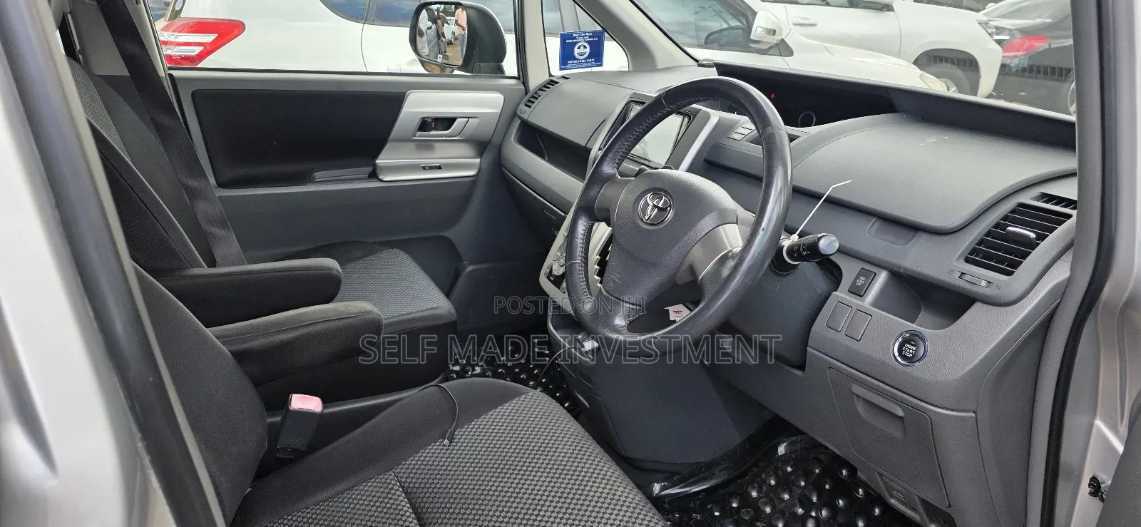 Toyota Noah 2010 Silver
