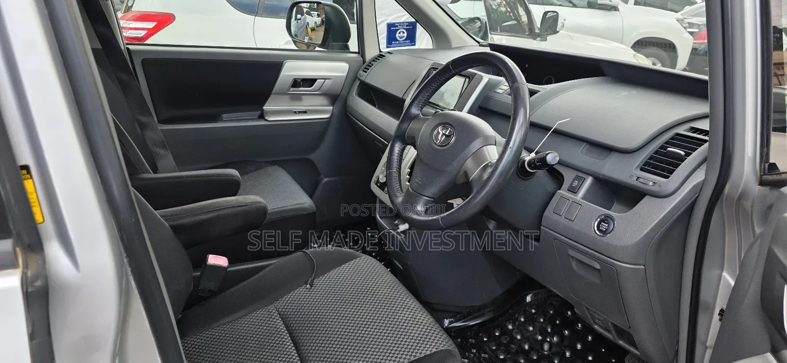 Toyota Noah 2010 Silver