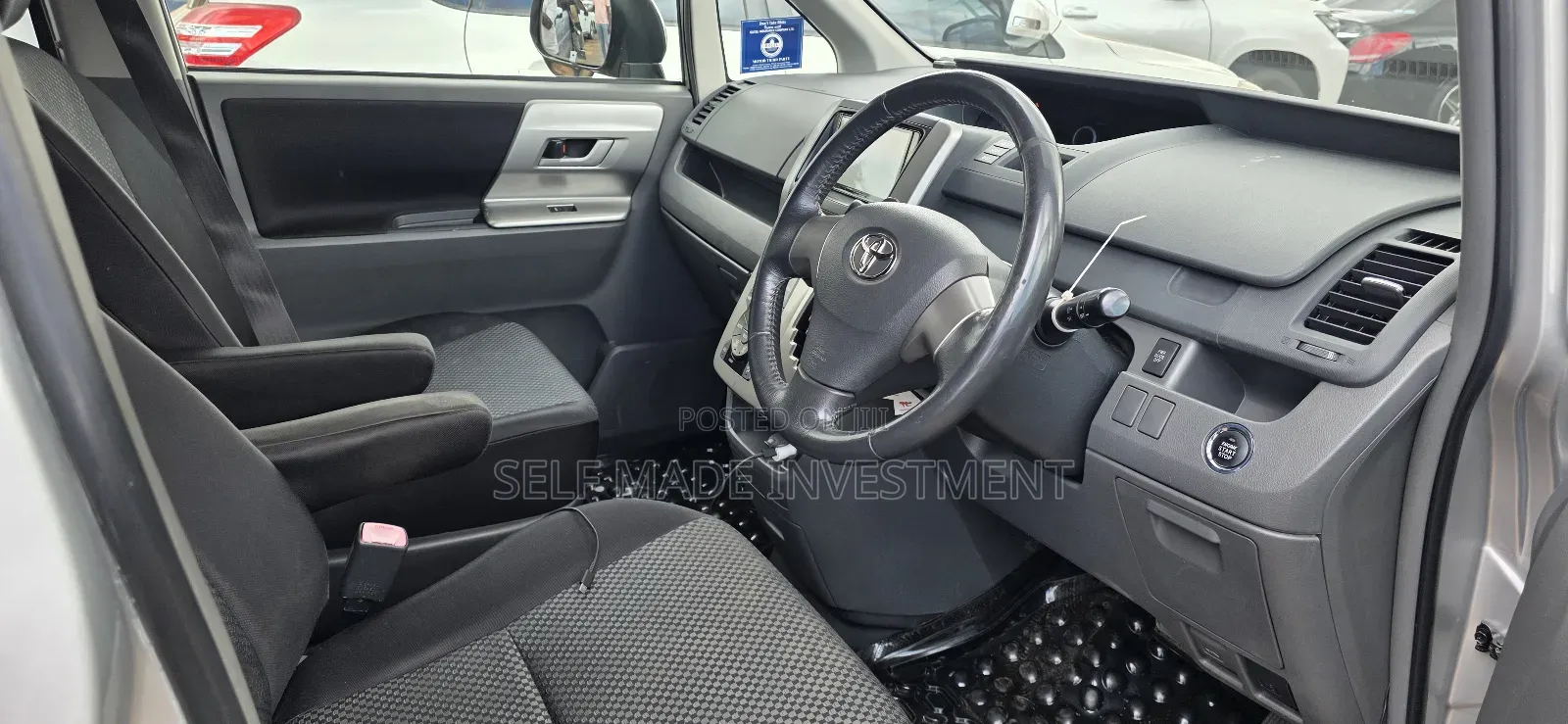 Toyota Noah 2010 Silver