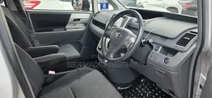 Toyota Noah 2010 Silver