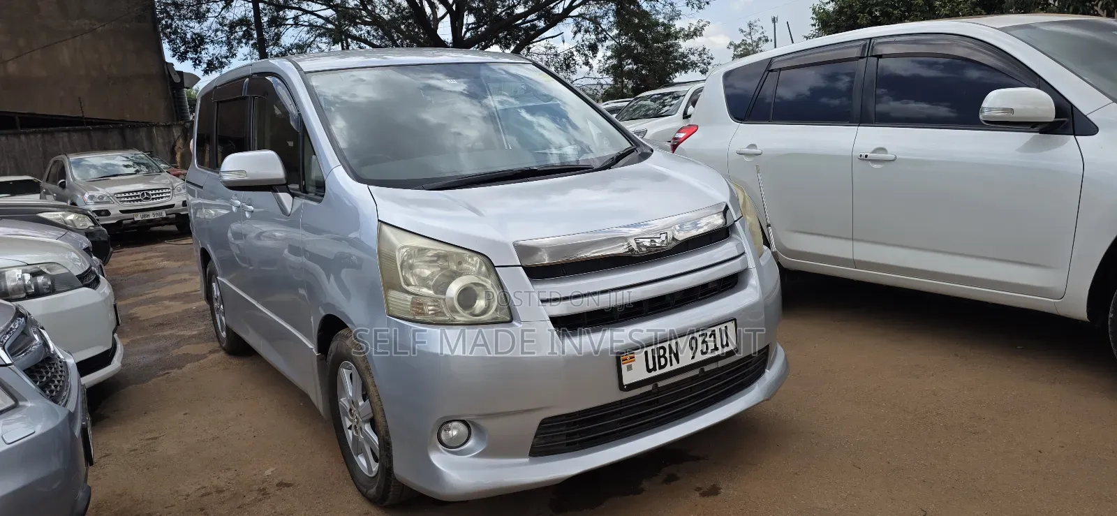 Toyota Noah 2010 Silver