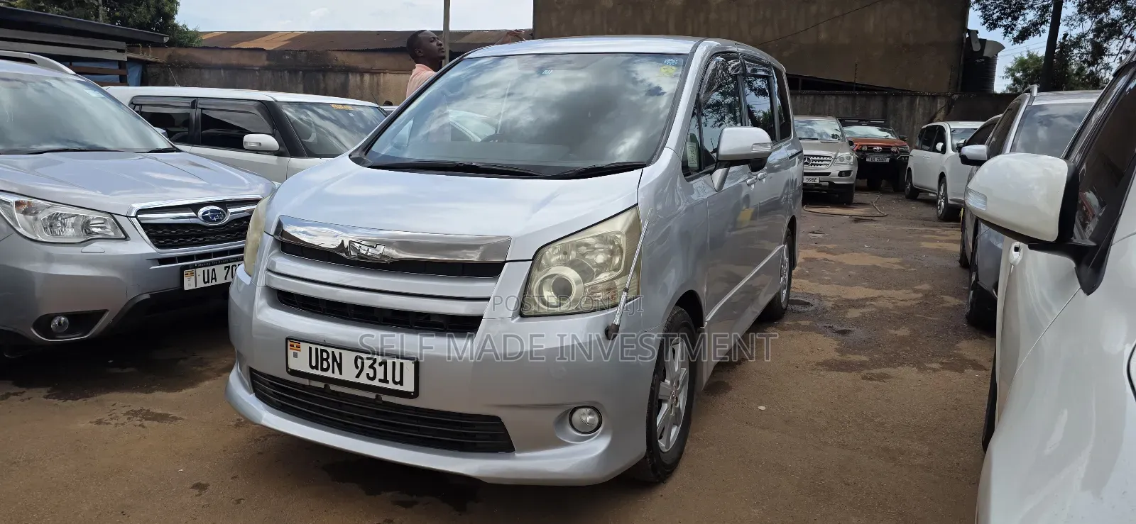 Toyota Noah 2010 Silver