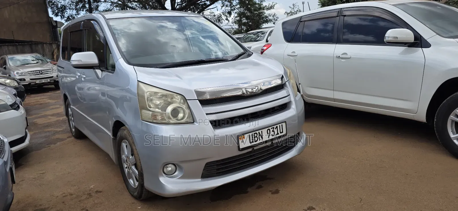 Toyota Noah 2010 Silver