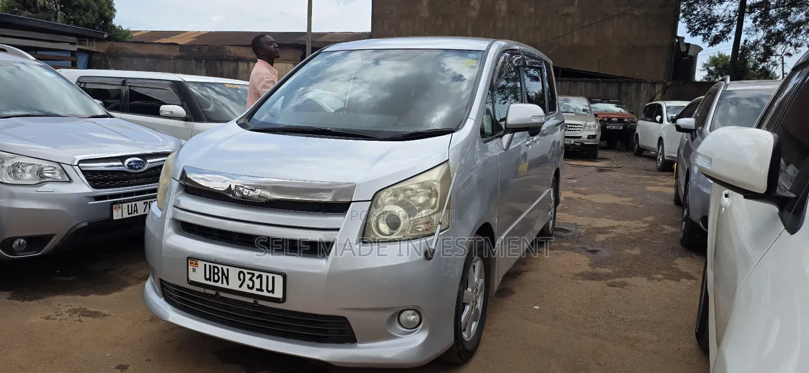 Toyota Noah 2010 Silver