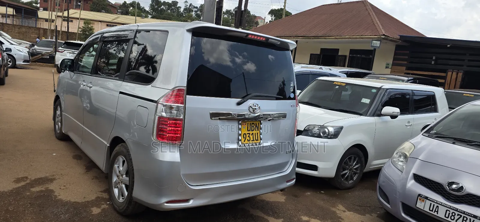 Toyota Noah 2010 Silver